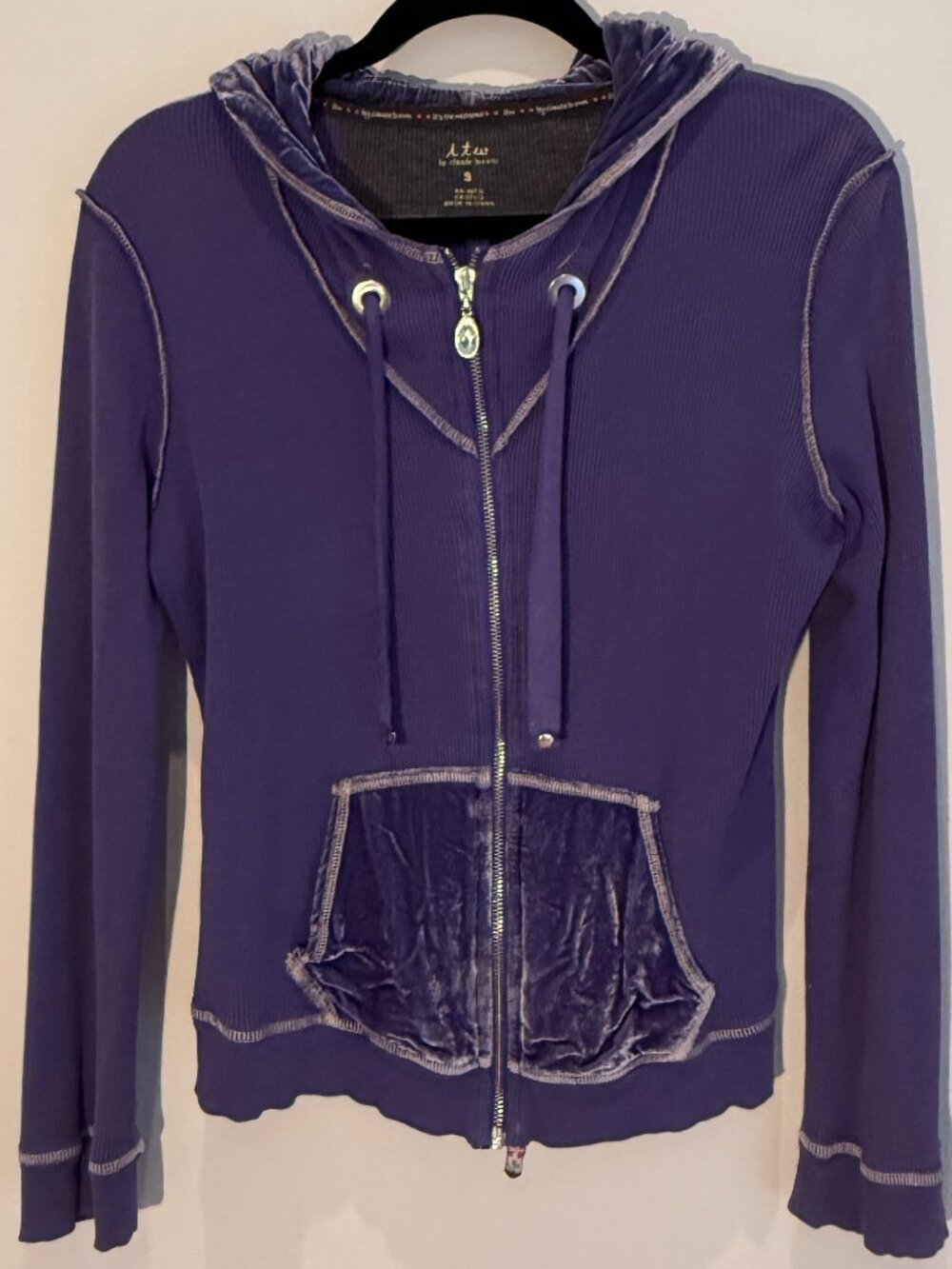 Purple hoodie with velvet-like trim details